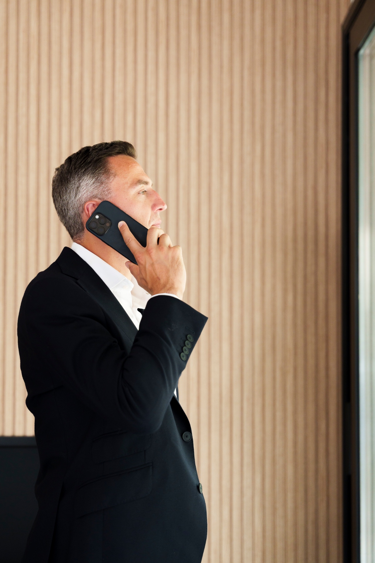 Pieter Defoor on a call